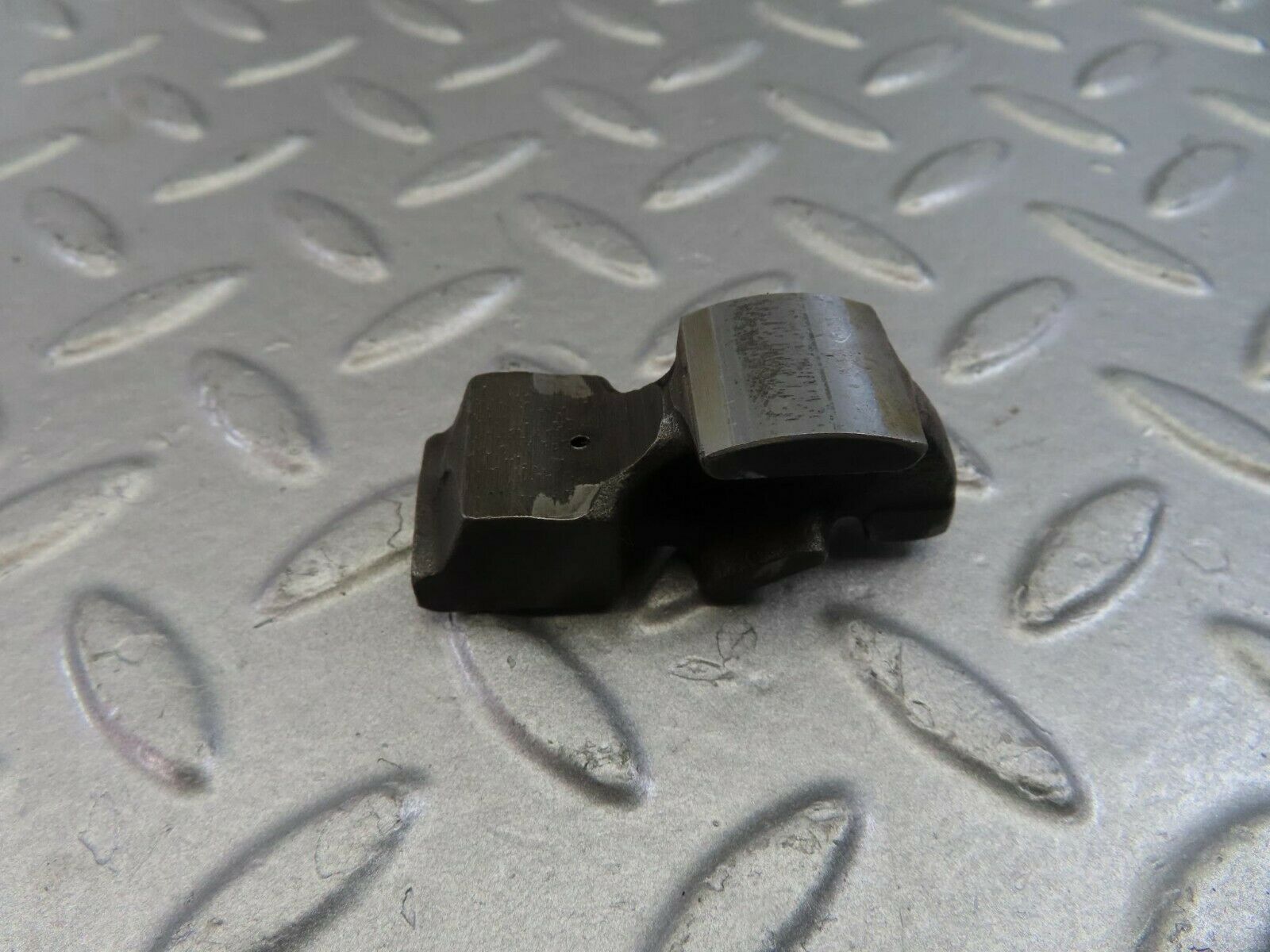 9860 Mercedes-Benz C123 280CE Coupe Valve Rocker Arm With Retaining Spring