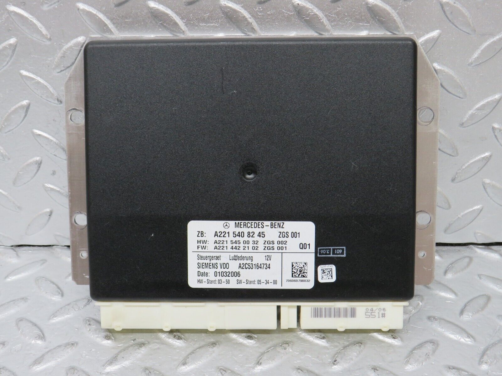 35148 Mercedes-Benz W221 Air Suspension Control Unit 2215408245