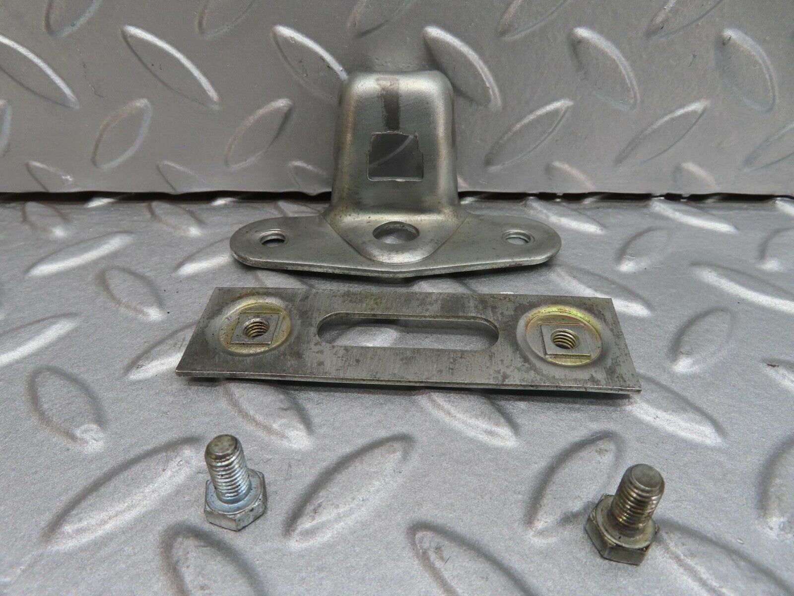 16130 Mercedes-Benz W123 280E Trunk Lock Latch 1237580150