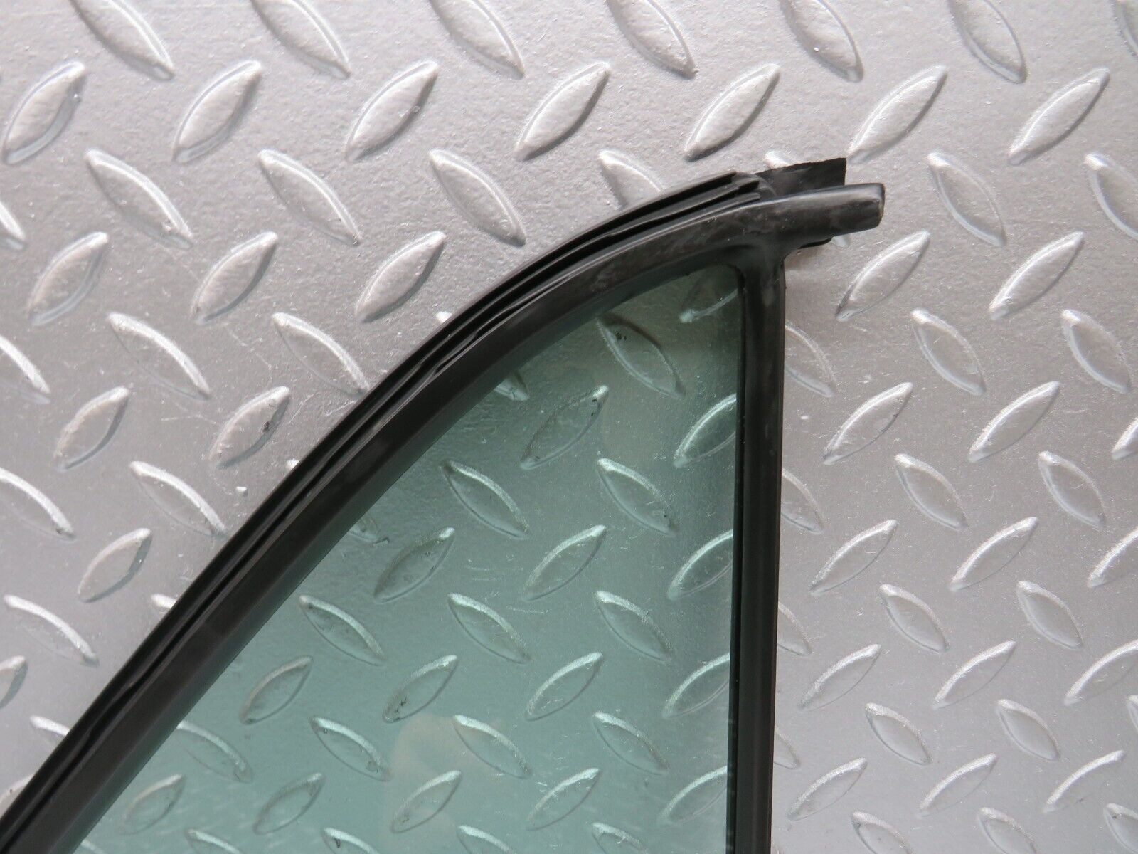 32035 Mercedes-Benz W123 230E Rear Left Quarter Window Glass 1237350124