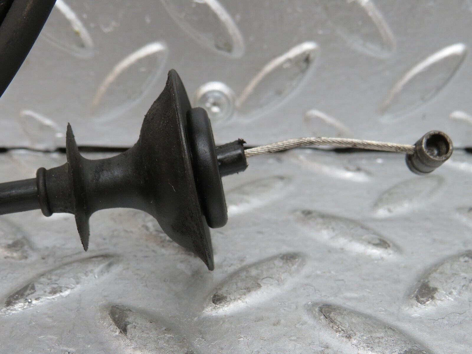 29148 Mercedes-Benz C124 320CE Coupe Bonnet Release Cable 1239970681