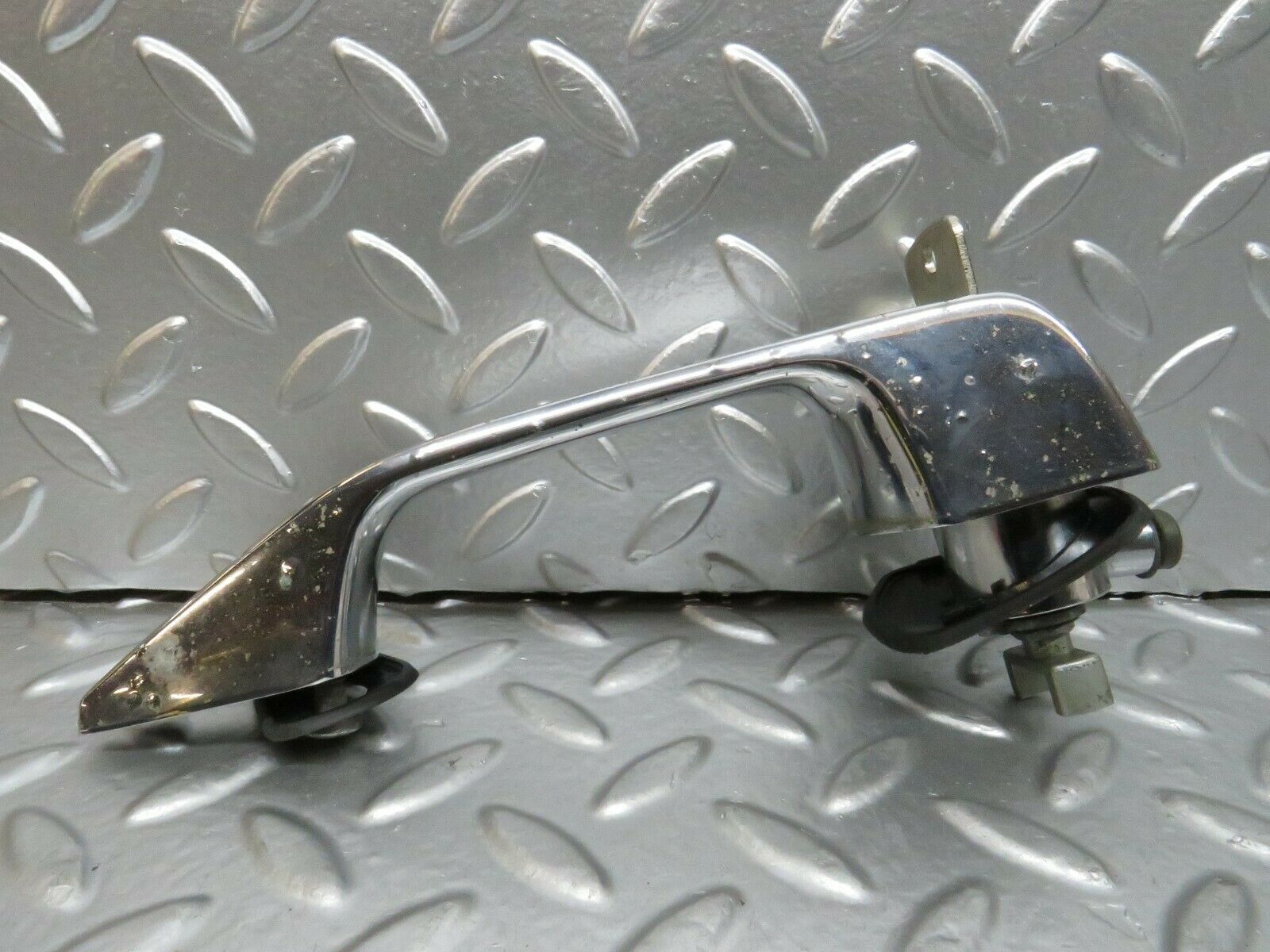 23714 Mercedes-Benz W114 280E Exterior Door Handle Front Right Key 1157600601