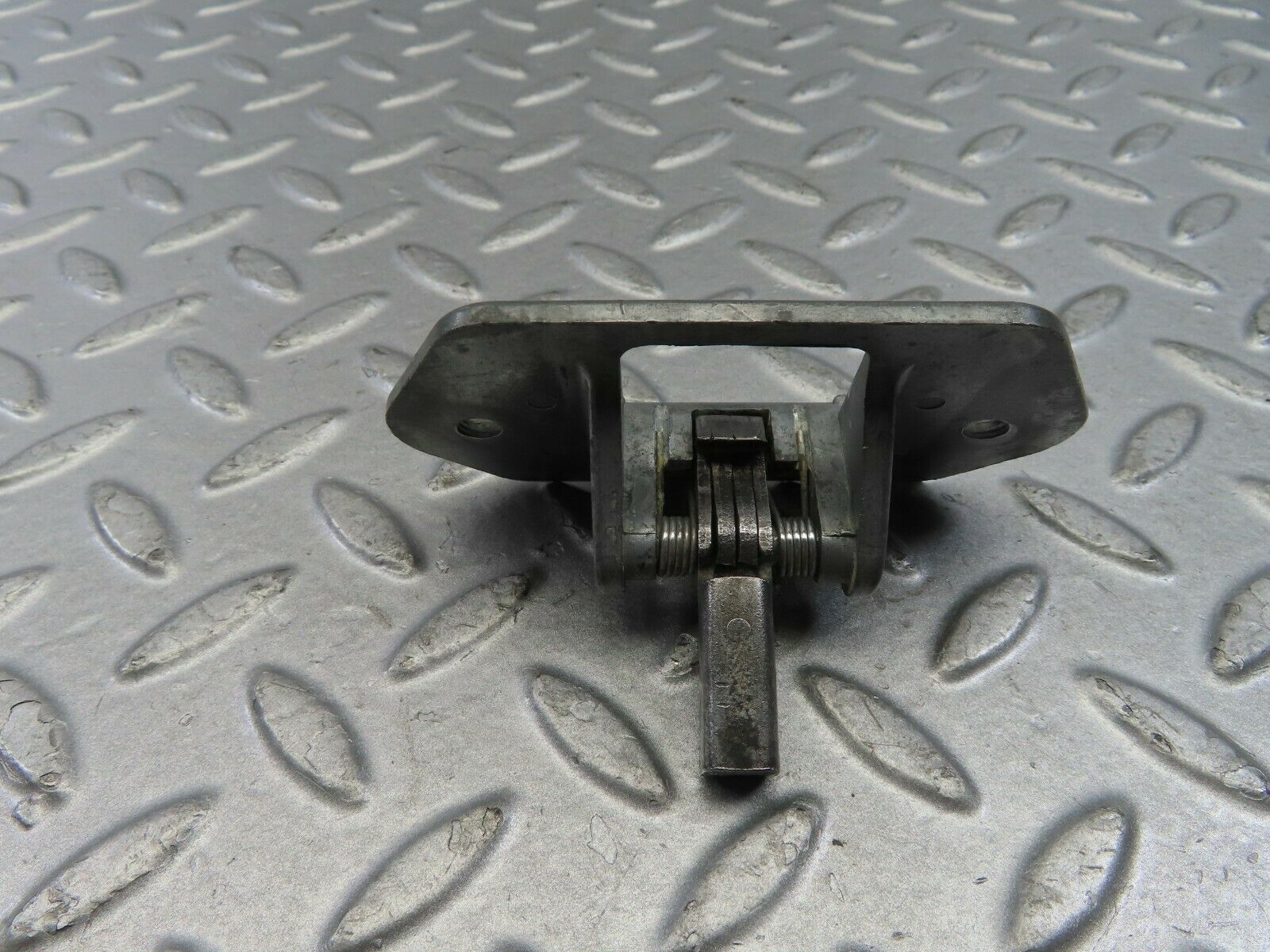 9202 Mercedes-Benz W108 Trunk Lock Latch