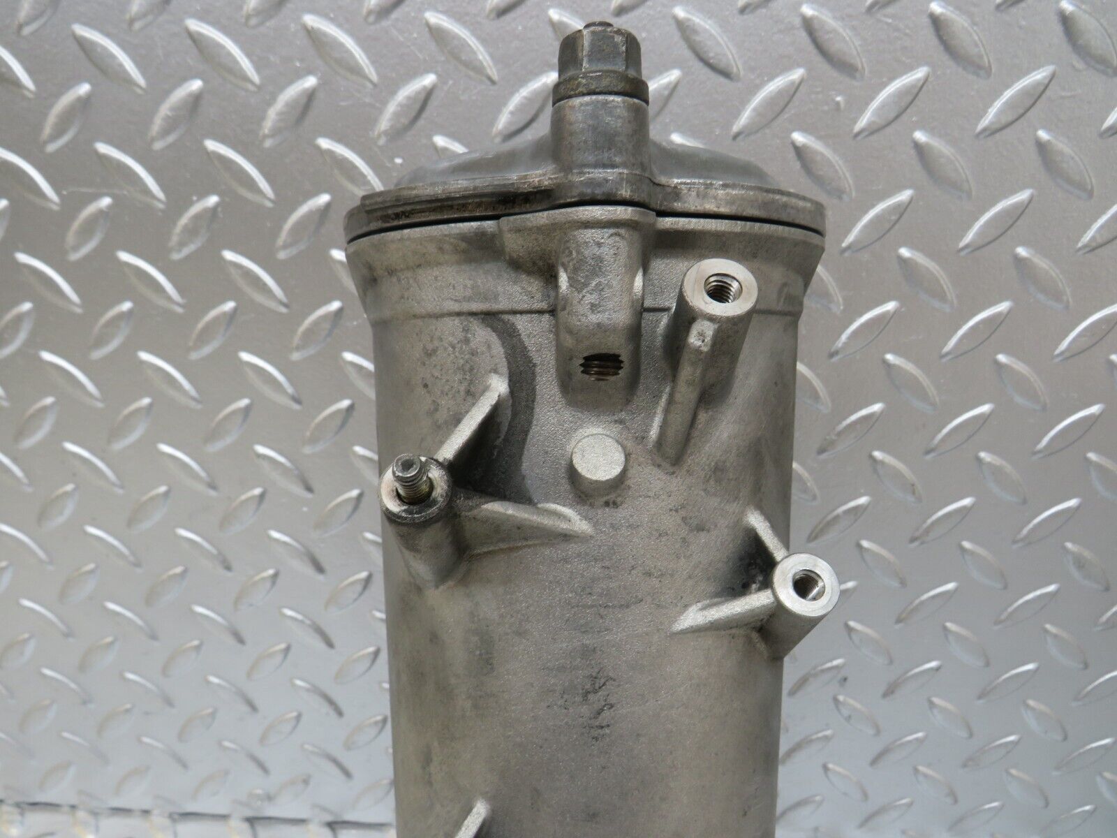 25364 Mercedes-Benz W201 190D Oil Filter Housing 6011840602