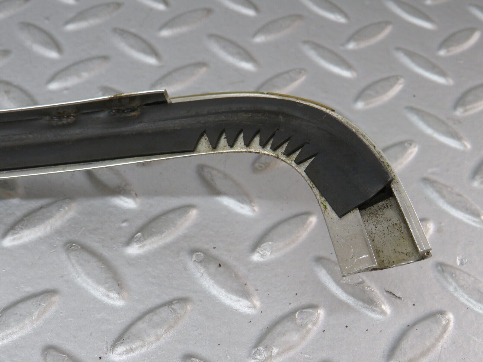 36311 Mercedes-Benz W126 420SE Front Windscreen Top Chrome Frame Trim