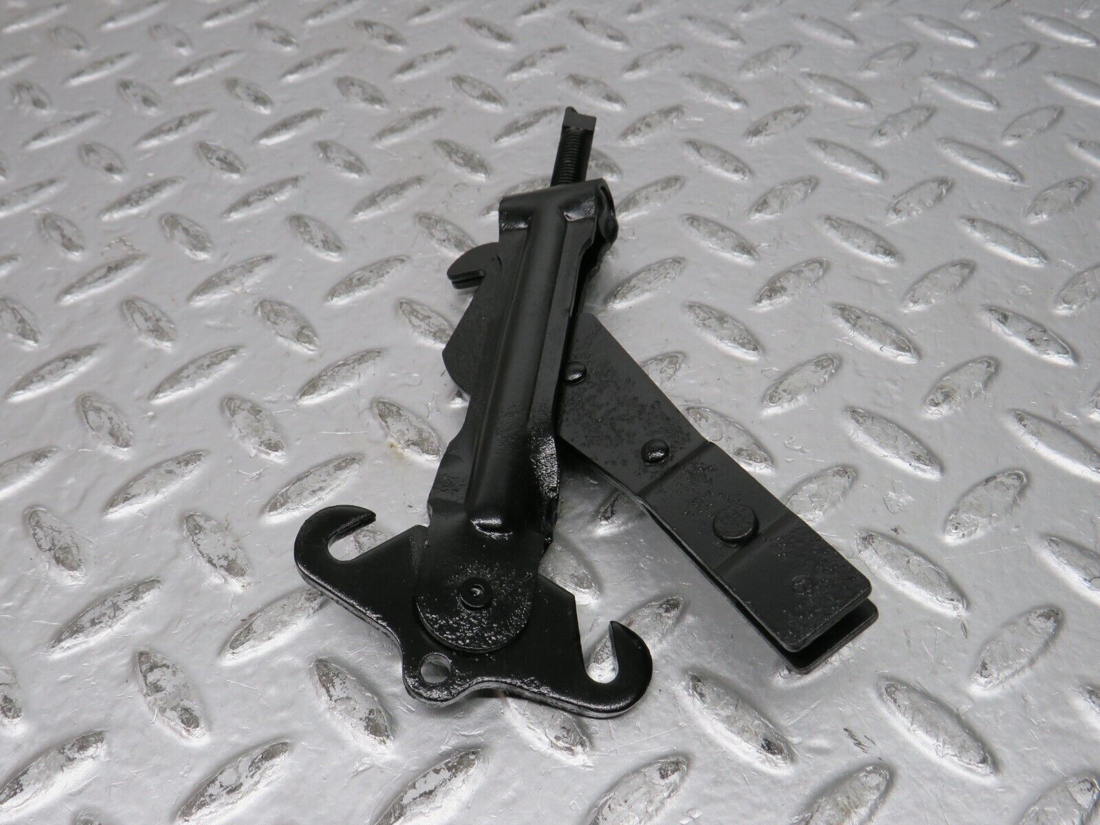 31989 Mercedes-Benz W123 230E Handbrake Adjusting Handbrake Regulator