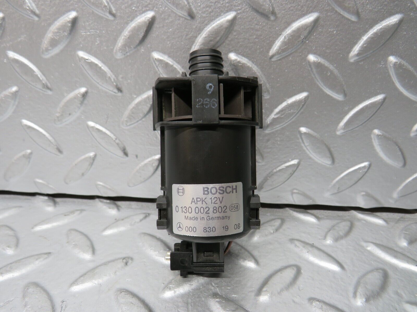 30300 Mercedes-Benz W124 230E Temperature Sensor 0008301908 0130002802