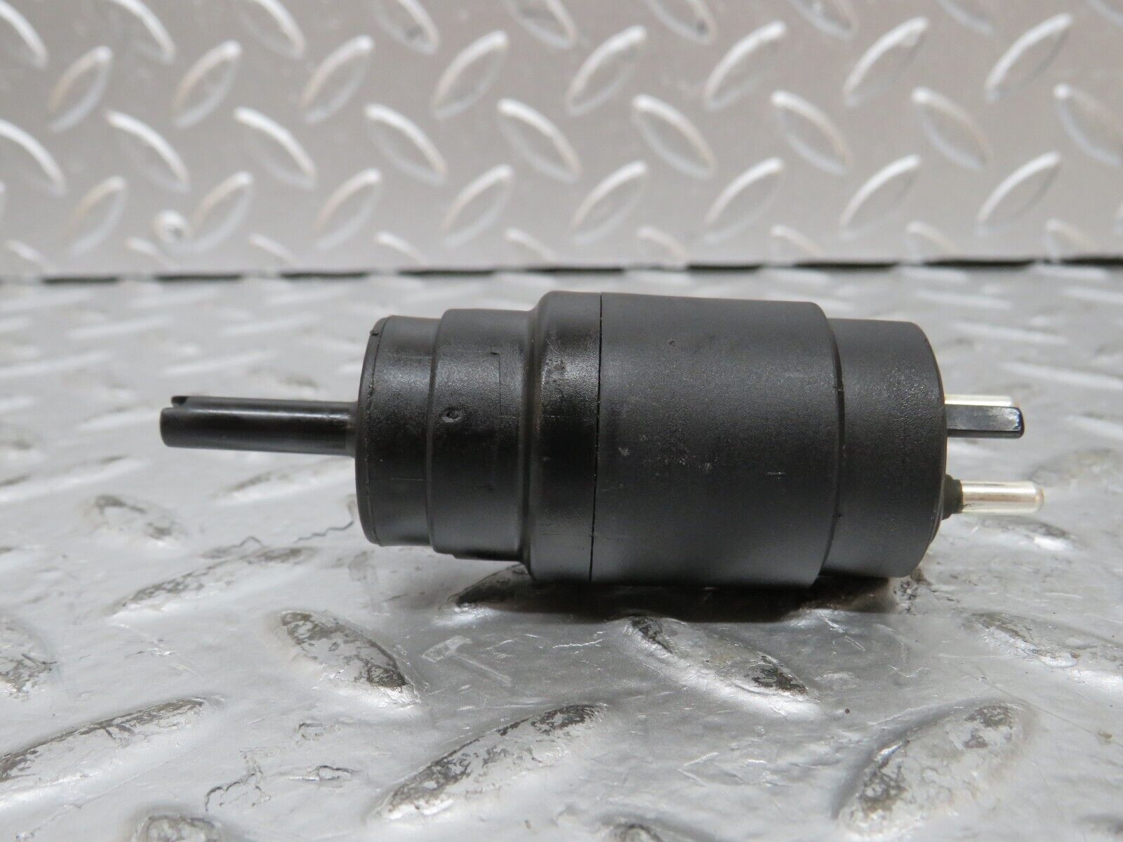 26409 Mercedes-Benz C124 220CE Windscreen Washer Pump 1248690521