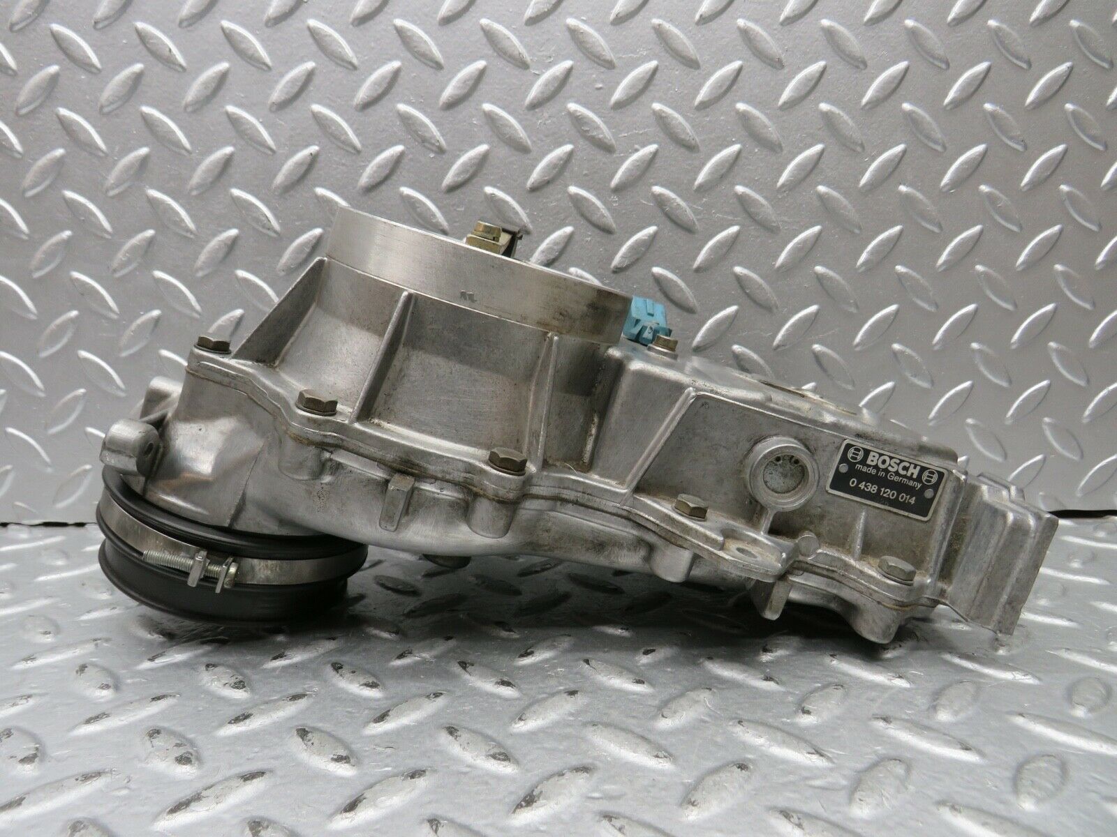 21824 Mercedes-Benz W123 Air Flow Mass Meter Sensor Bosch 1101410590