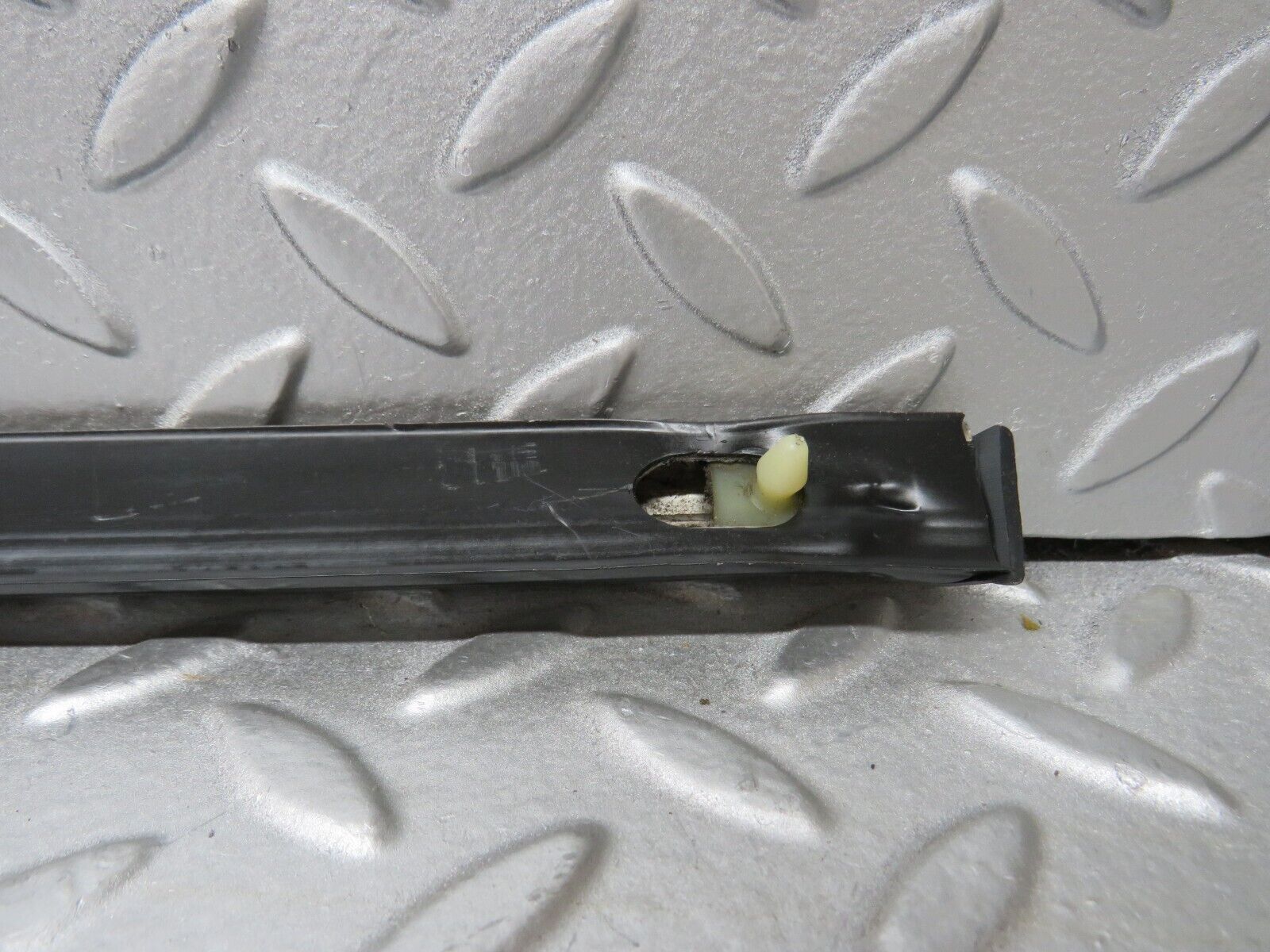 37435 Mercedes-Benz W109 300SEL Front Left Door Centre Moulding Trim