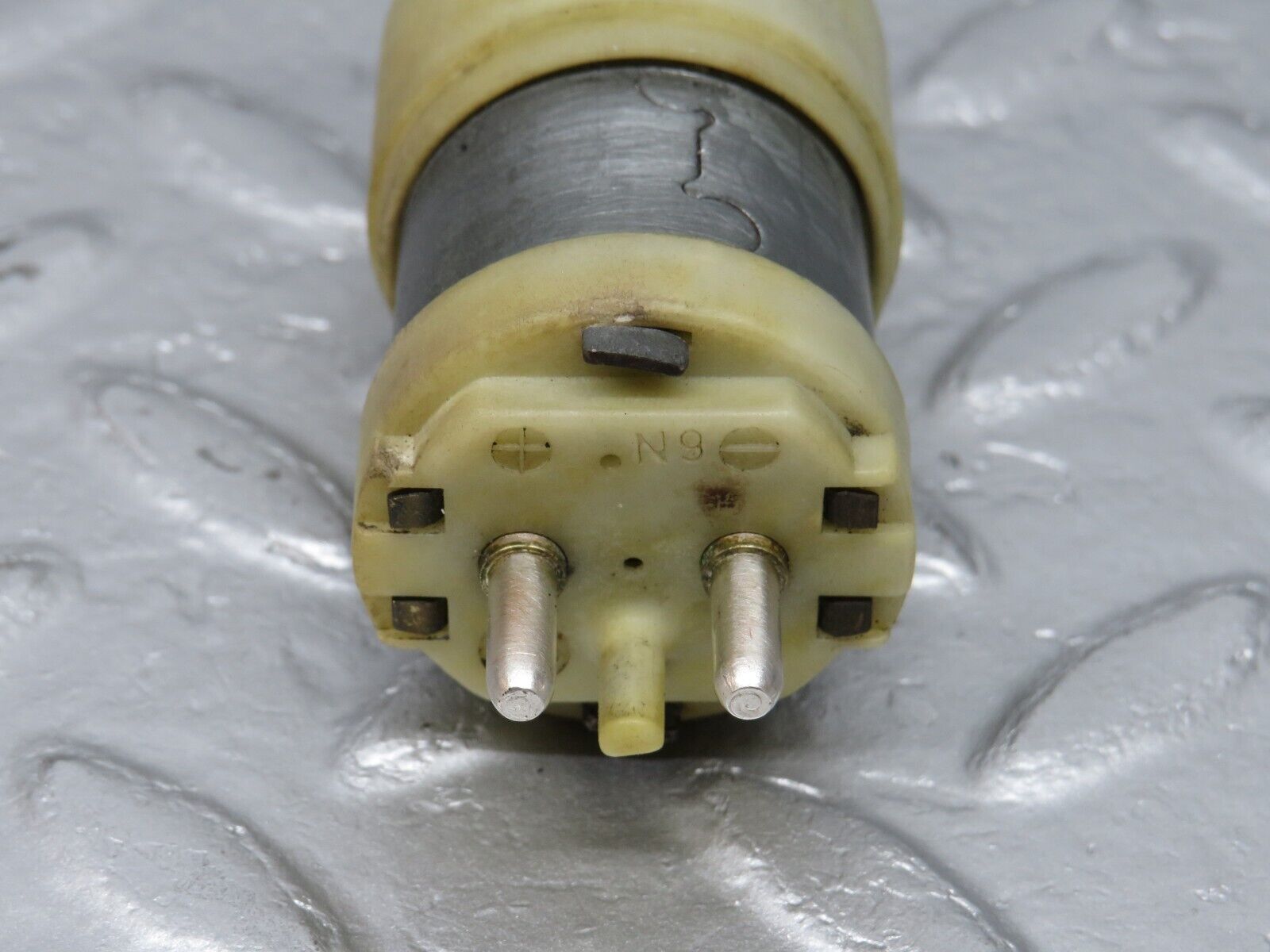 40688 Mercedes-Benz W123 300D Windscreen Washer Pump Hella