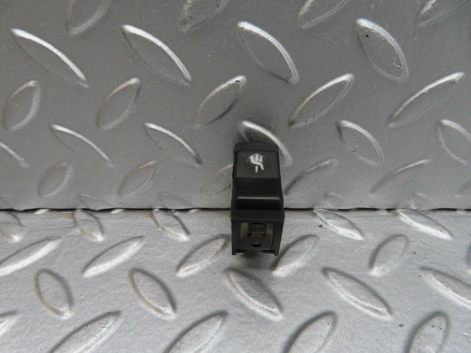 14333 Mercedes-Benz W116 350SE Sunroof Switch 0008206210