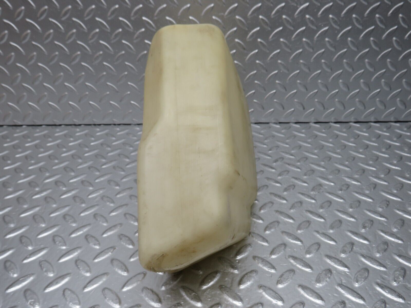 0101 Mercedes-Benz W116 350SE Windscreen Washer Fluid Tank