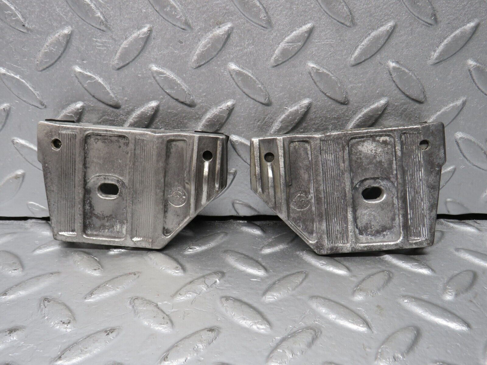 39727 Mercedes-Benz R129 320SL Coupe Door Window Guide Bracket 1247250132 1247250232