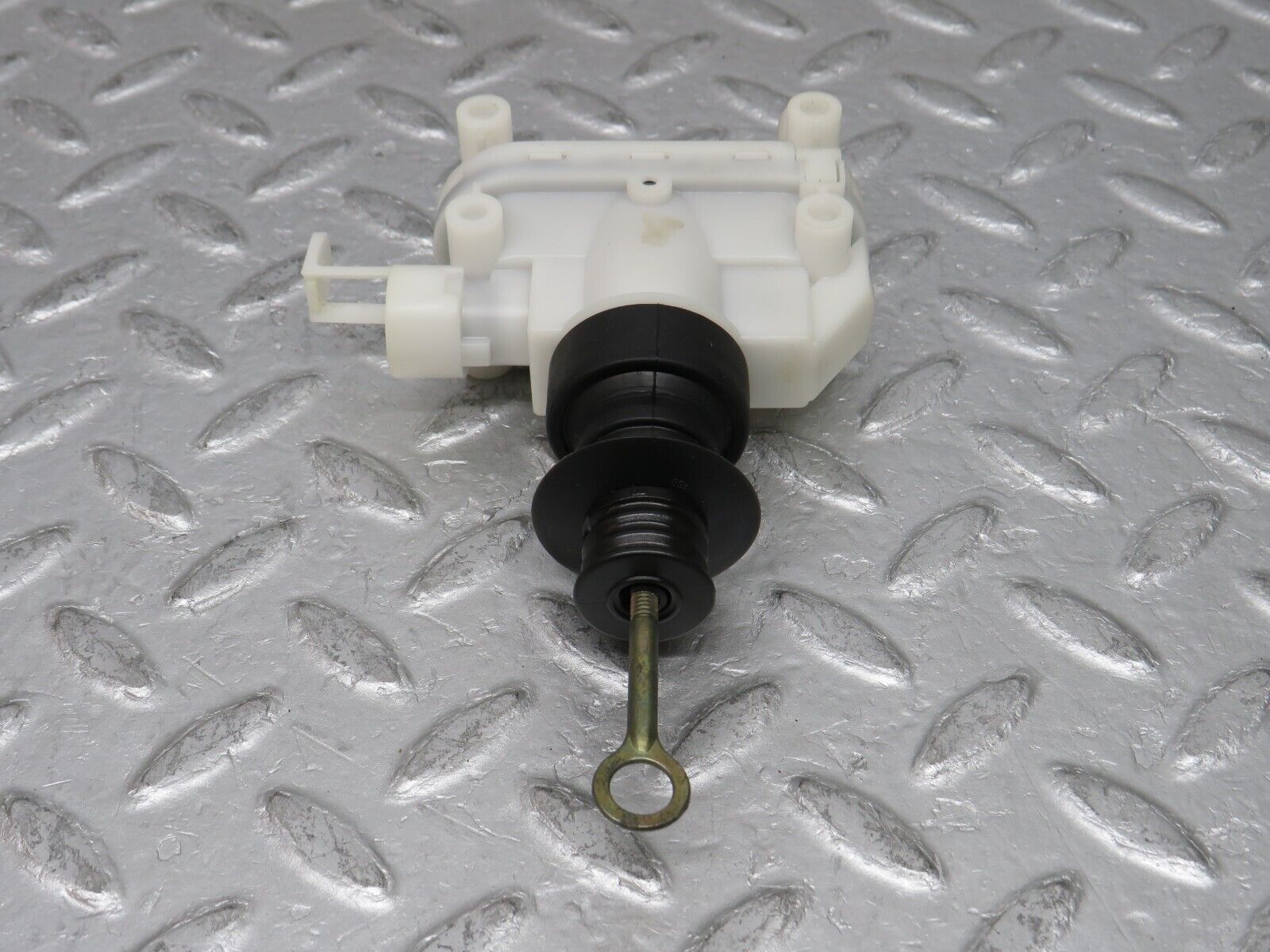 37771 Mercedes-Benz A124 320E Cabriolet Right Door Lock Vacuum Actuator