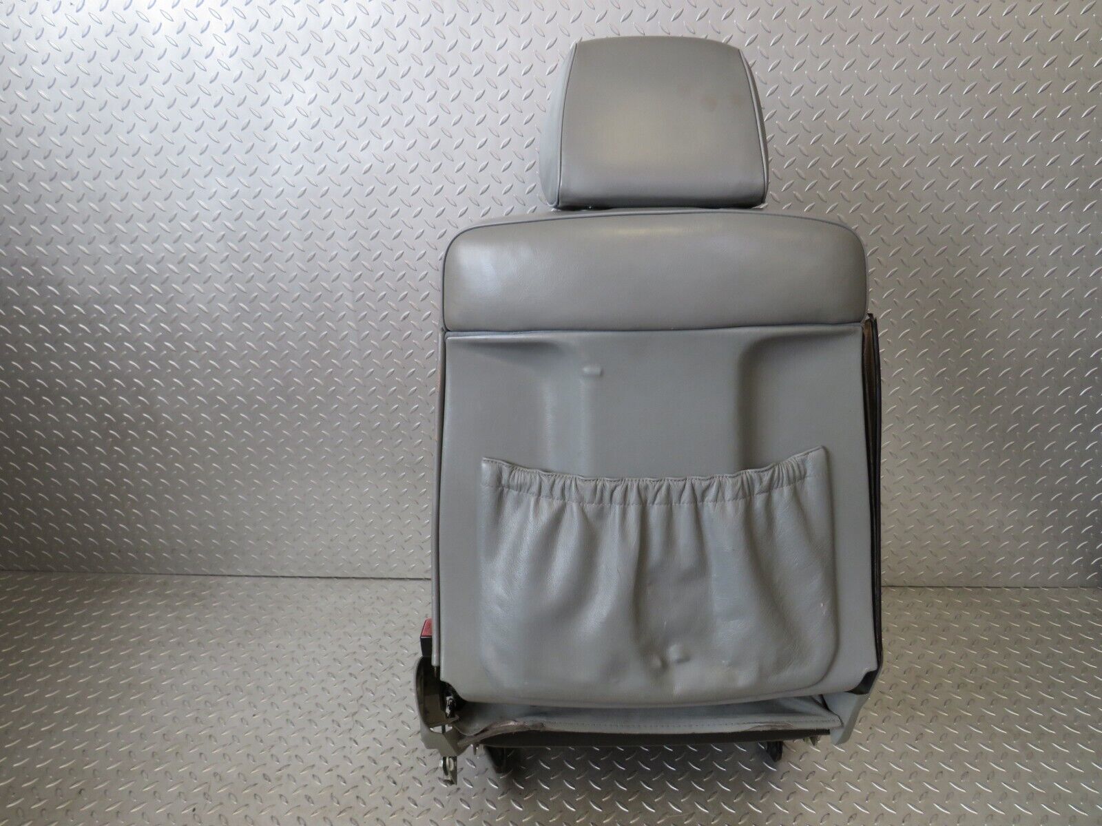 25697 Mercedes-Benz W124 280E Electric Front Right Seat Grey