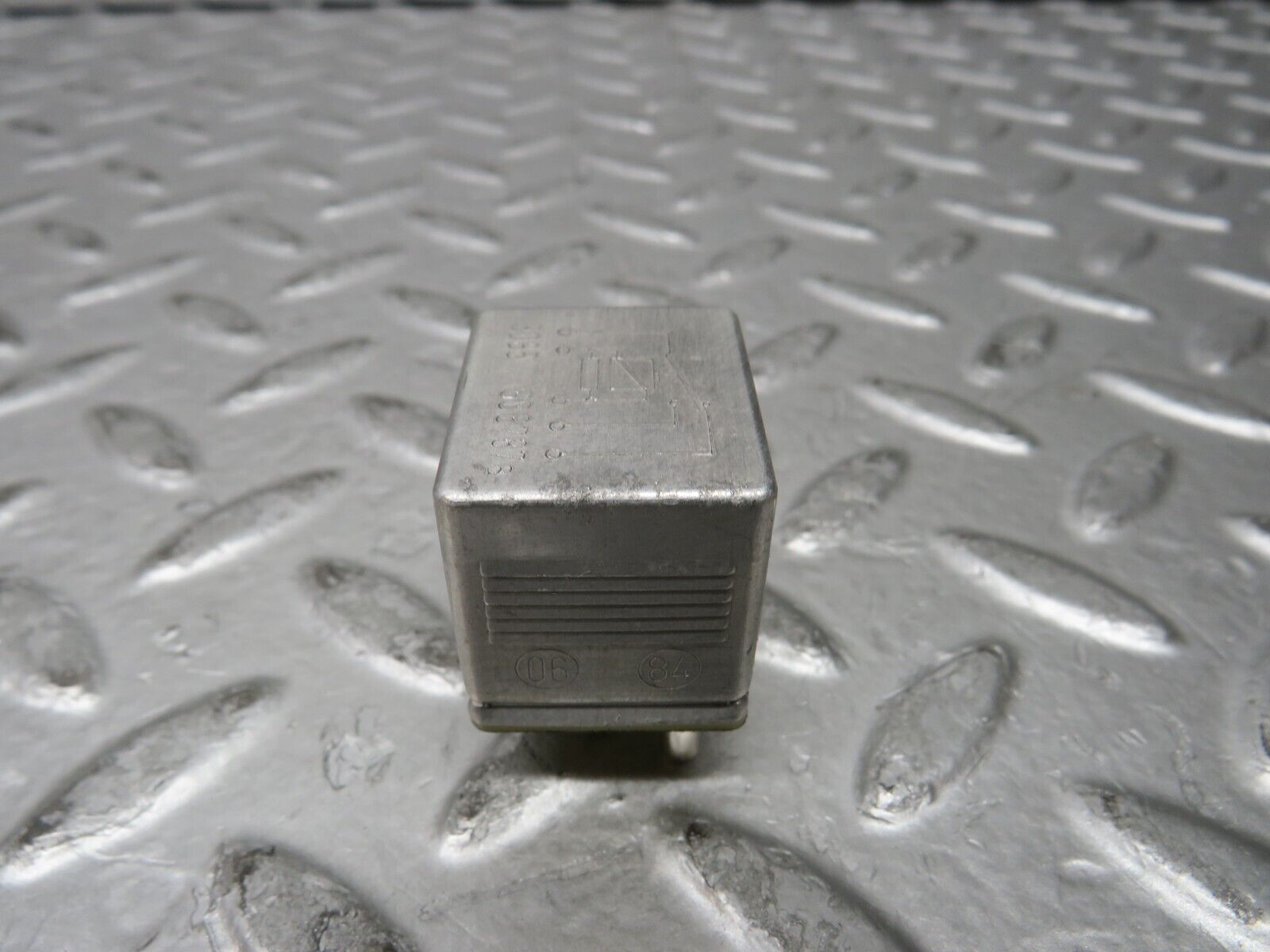 28666 Mercedes-Benz W123 230E Multi Purpose Relay 0015420219