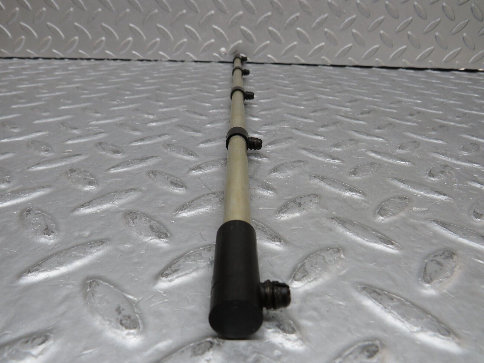 37141 Mercedes-Benz C126 420SEC Coupe Camshaft Oil Tube