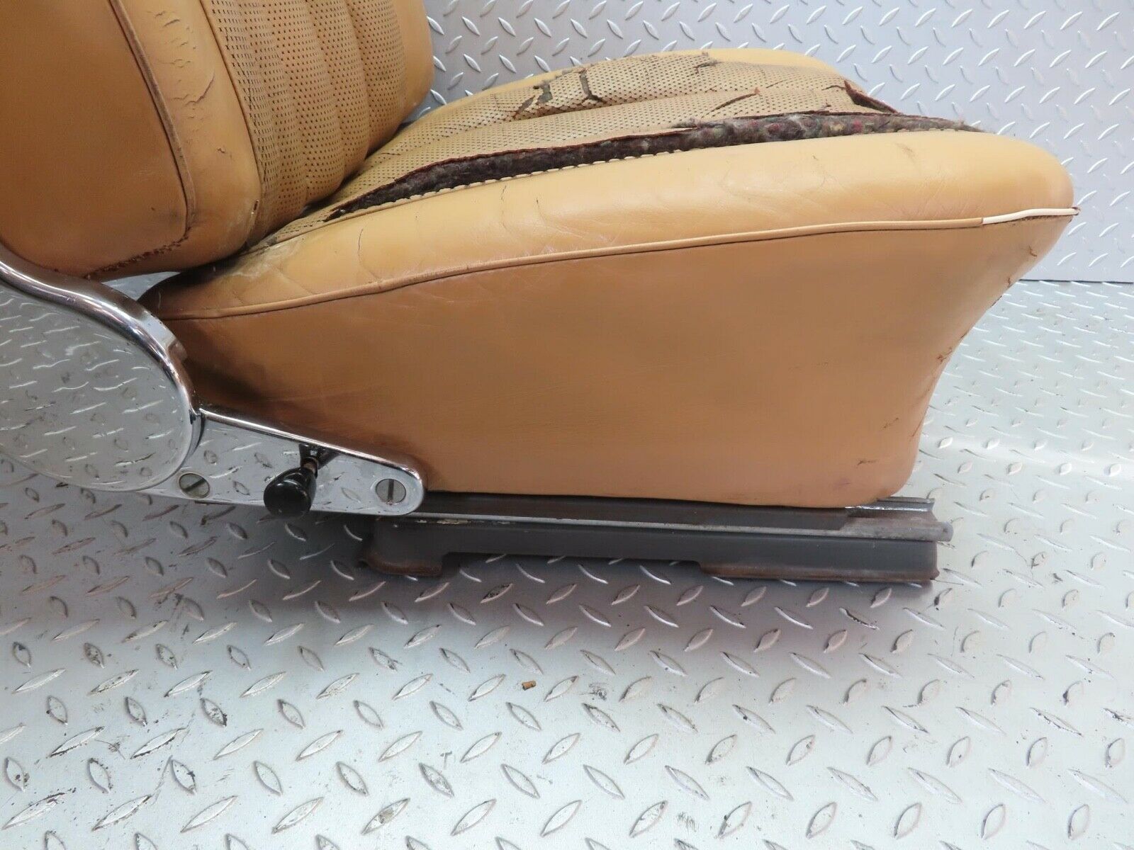12841 Mercedes-Benz W111 220SE Front Right Passenger Seat Caramel