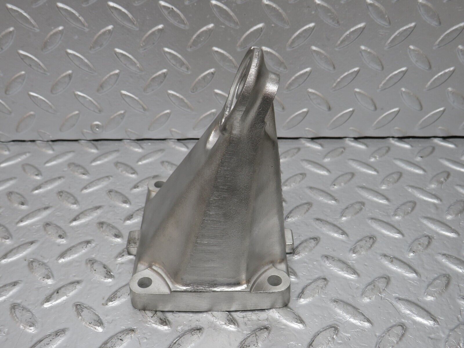 32647 Mercedes-Benz S124 300TE Wagon Engine Mount Bracket Right 6032230904