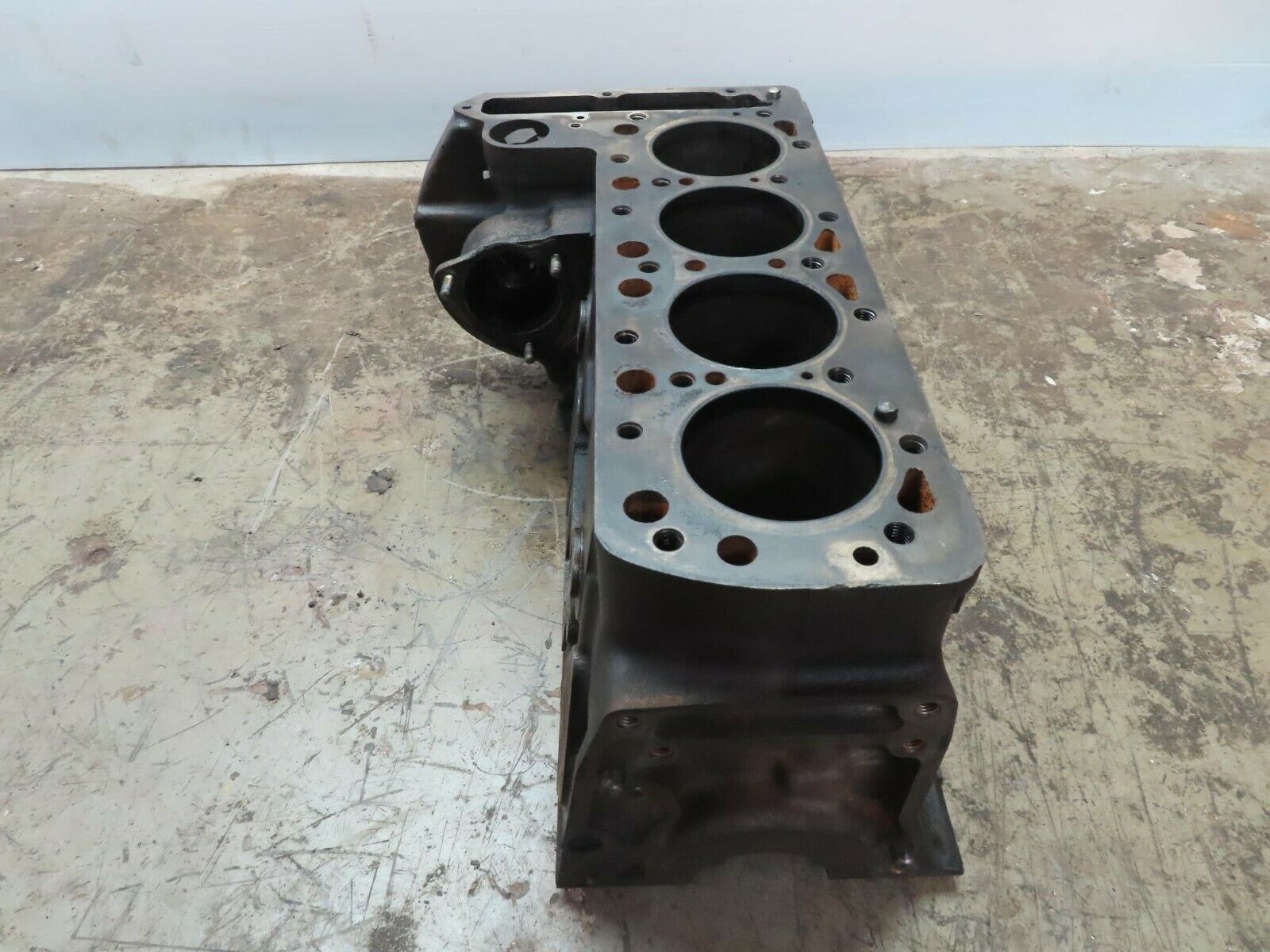 10947 Mercedes-Benz W115 220D Engine Block OM615.913 6150110501