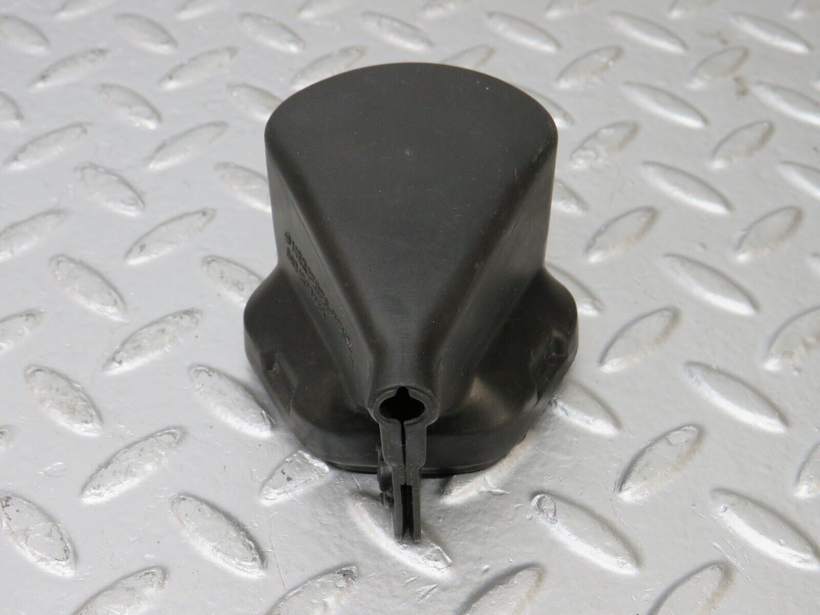 33917 Mercedes-Benz W124 260E Ignition Coil Cover Cap 0001582285