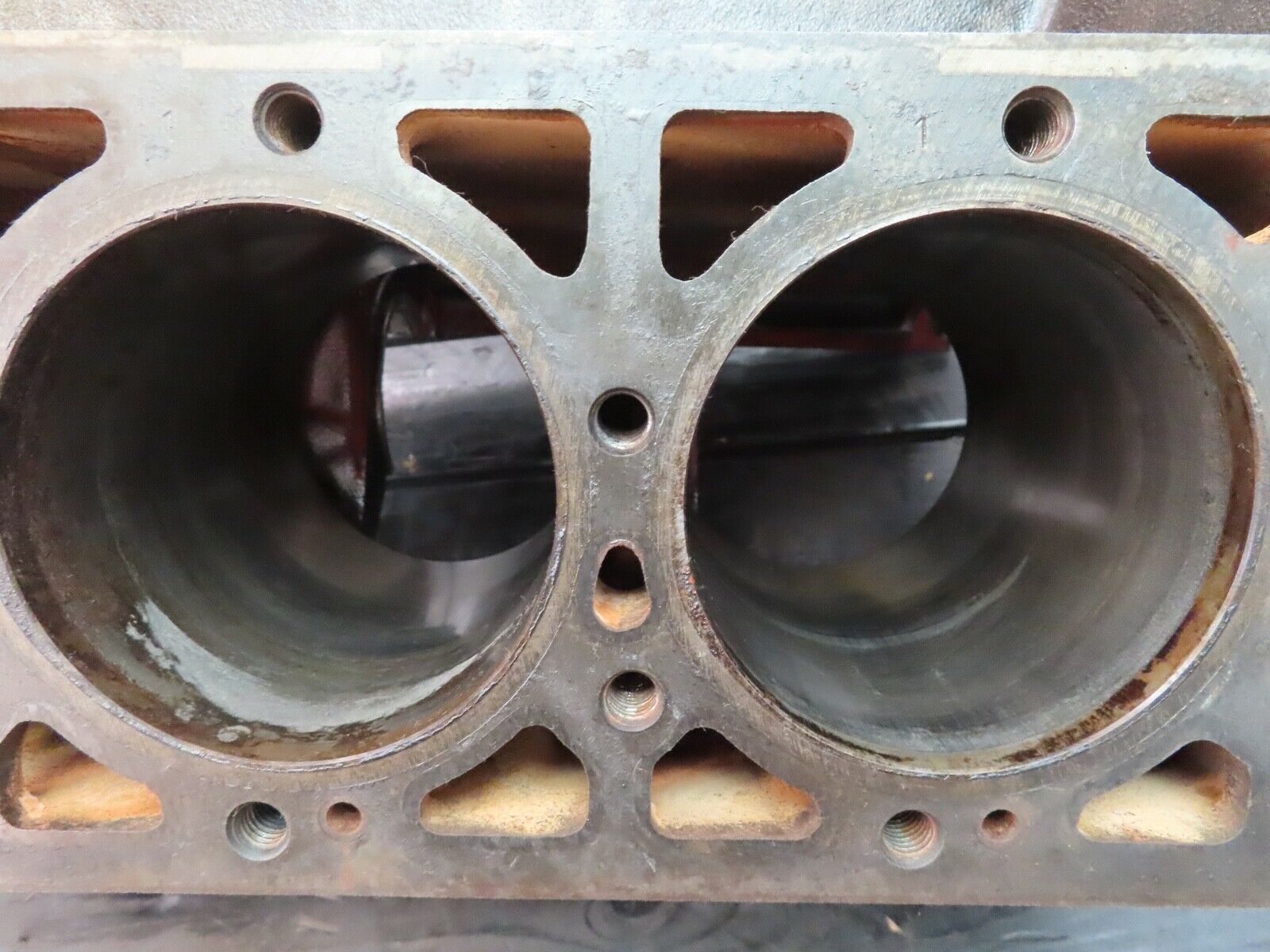 7562 Mercedes-Benz C107 350SLC Coupe Engine Block 1160110601 M116.982