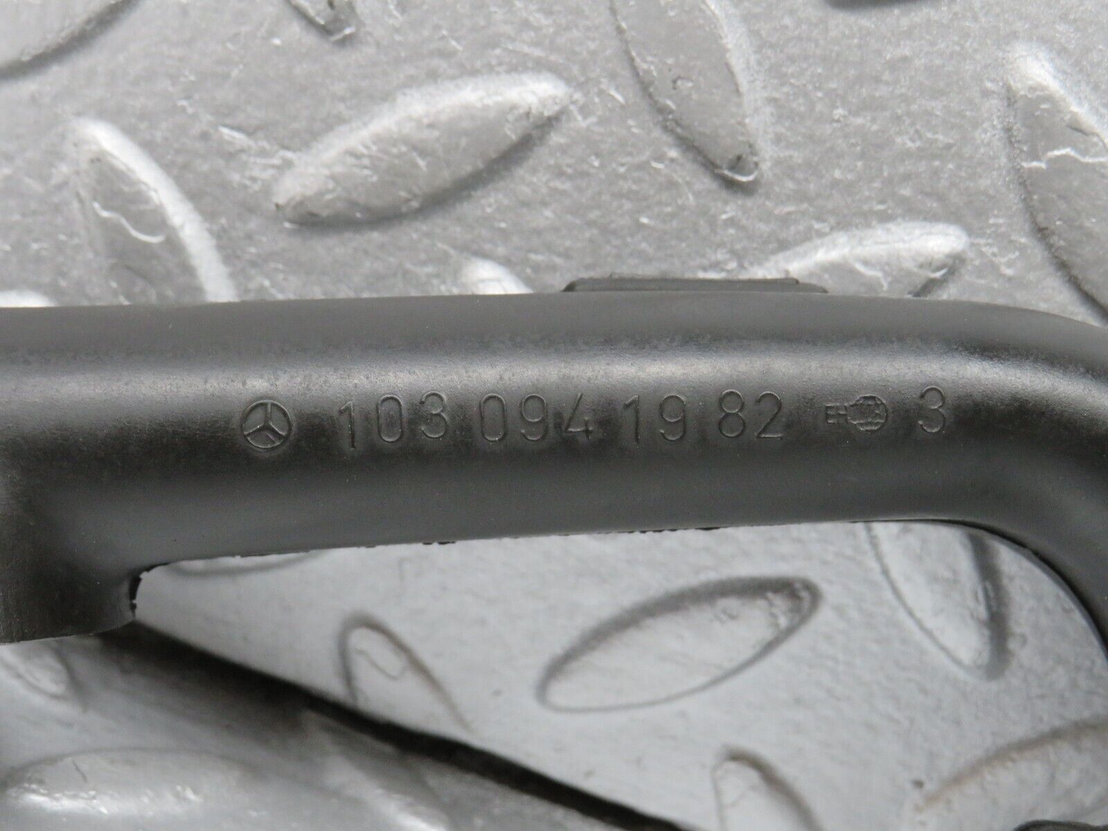 38886 Mercedes-Benz W201 190E 2.6L Crankcase Breather Pipe 1030941982