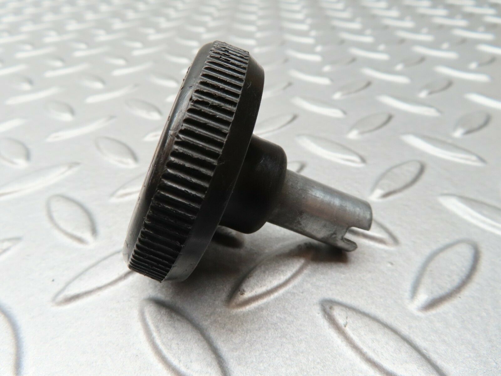 4732 Mercedes-Benz W114 280CE Coupe Quarter Window Opener Handle