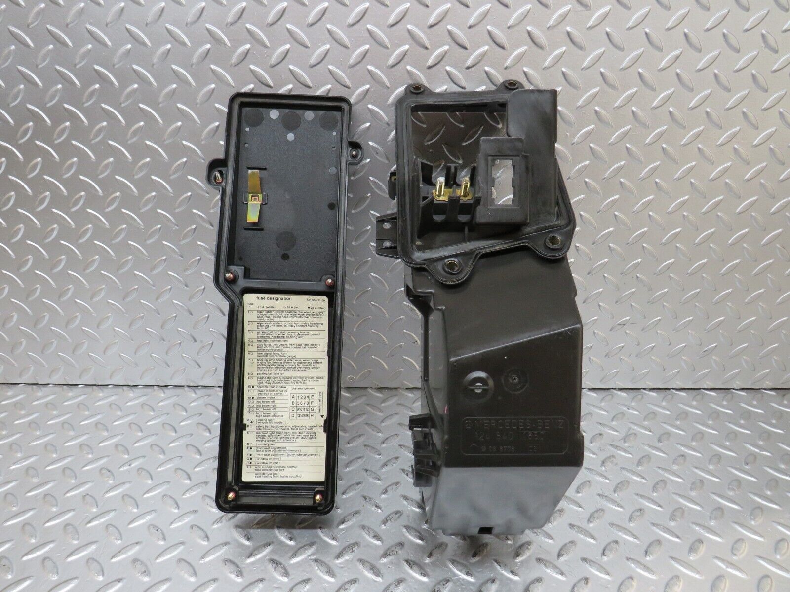 26581 Mercedes-Benz C124 220CE Coupe Fuse Box 1245401850 1245400282