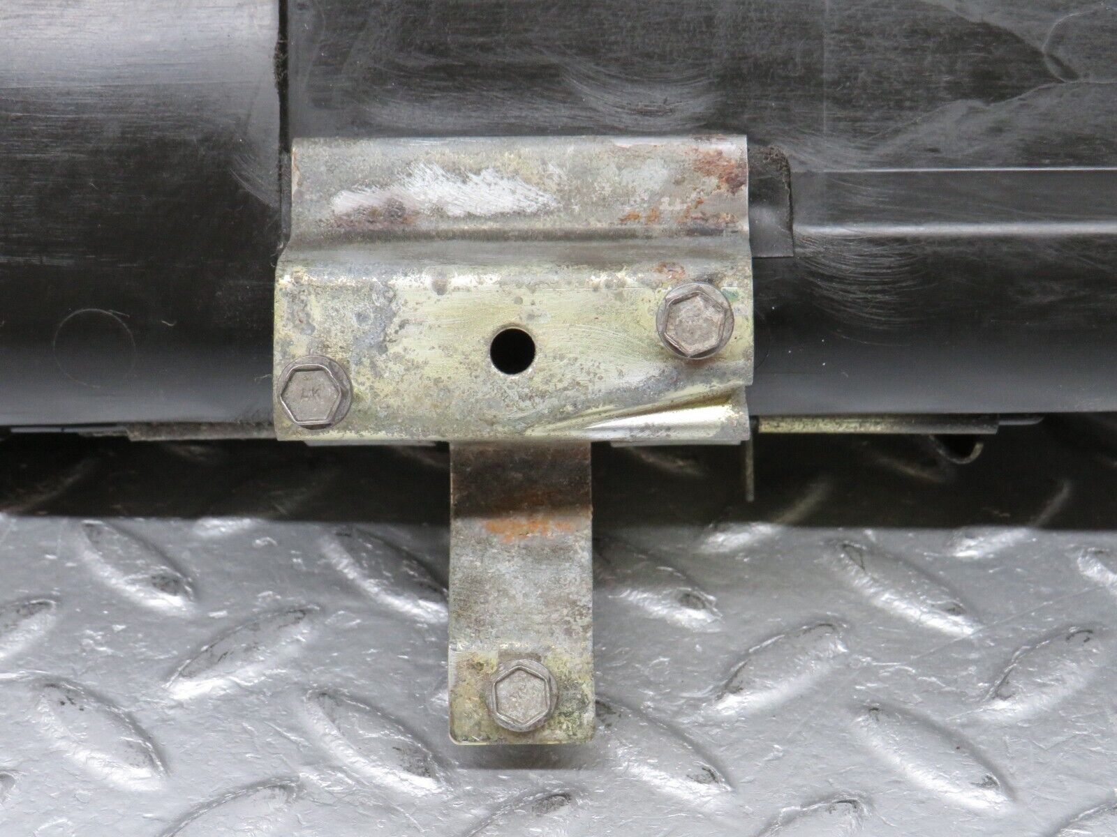 38809 Mercedes-Benz W201 190E 2.6L Fuel Vapor Charcoal Filter 2014700259 4900065902