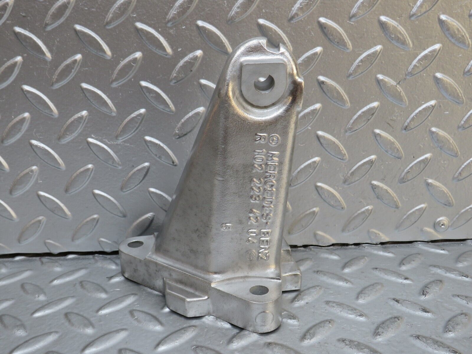 29432 Mercedes-Benz W124 230E Engine Mount Bracket Right Side 1022234204