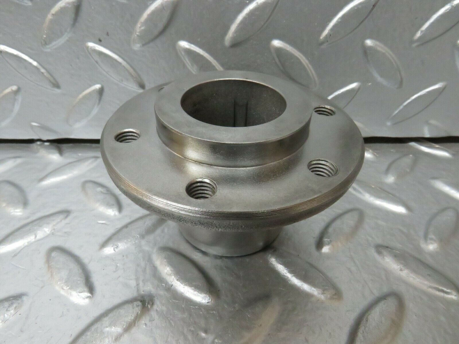 23899 Mercedes-Benz C107 450SLC Coupe Crankshaft Sleeve Hub