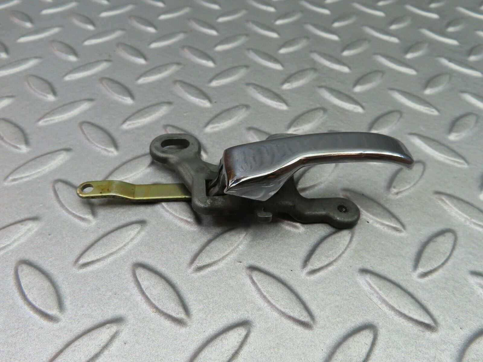 5825 Mercedes-Benz W123 200 Right Interior Door Handle