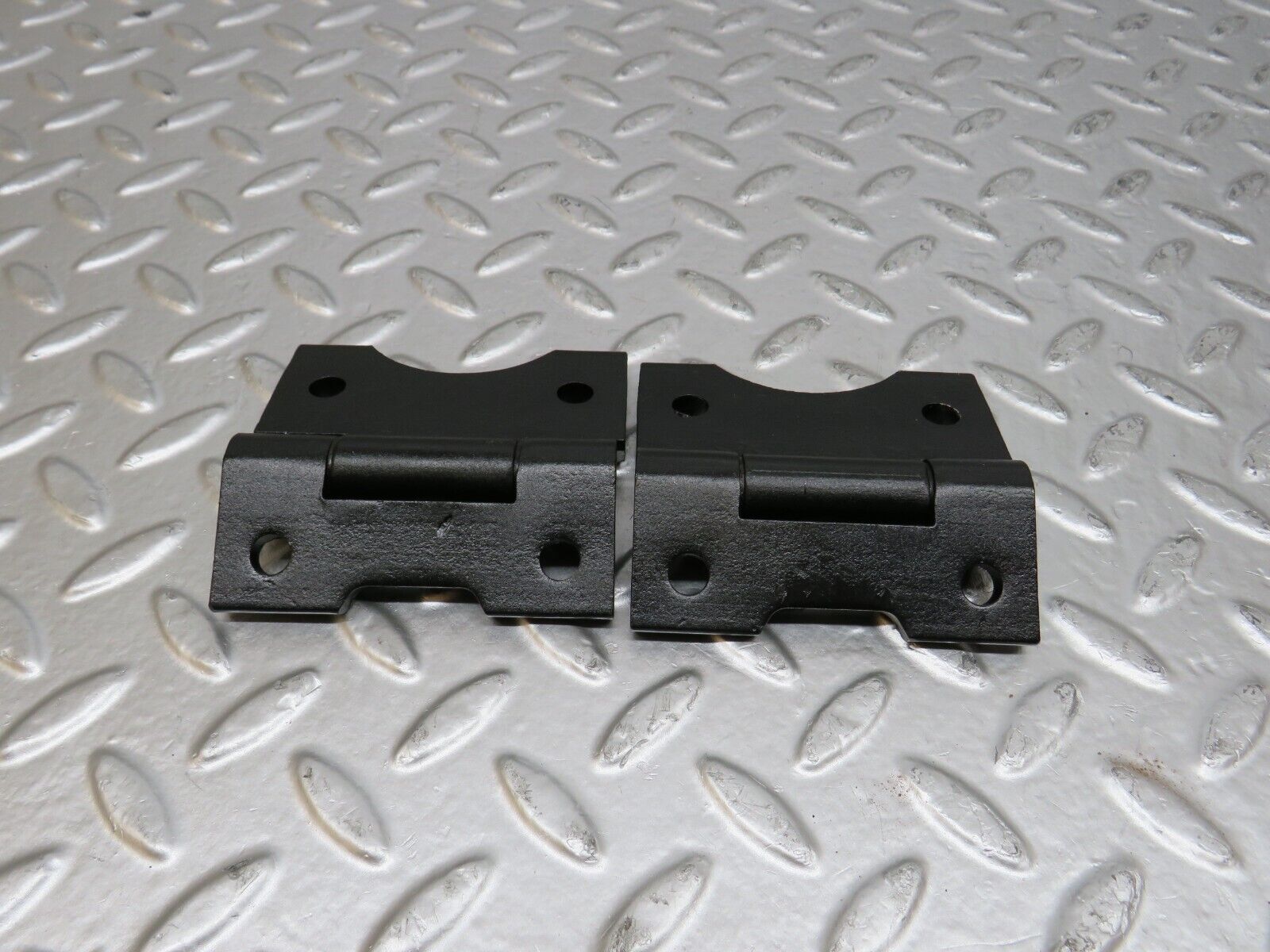 25421 Mercedes-Benz W123 200 Door Hinge Pair 1237200037