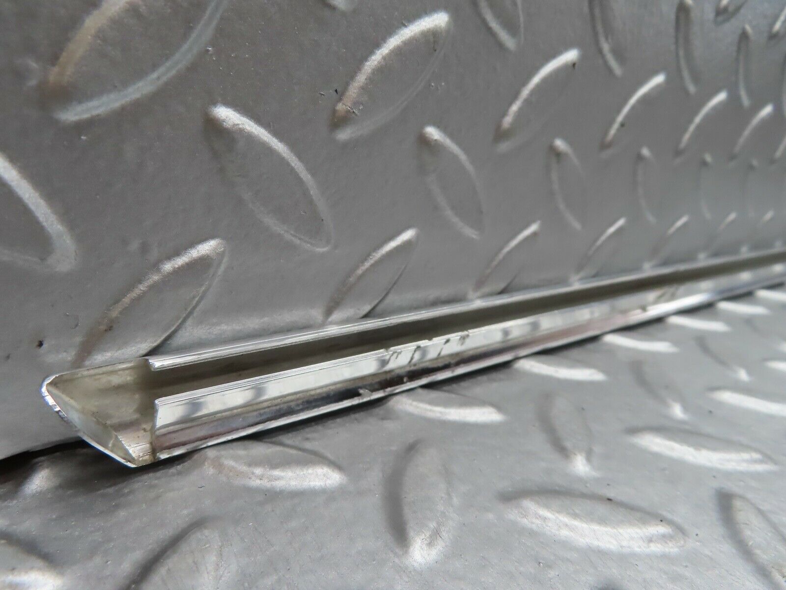 21040 Mercedes-Benz W123 230E Front Left Door Chrome Moulding Trim