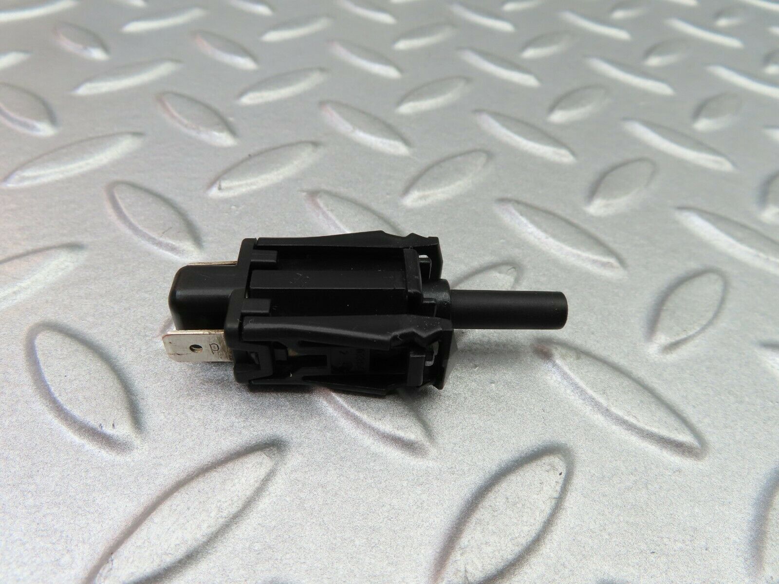 6101 Mercedes-Benz W126 380SE Door Contact Switch 0015458714