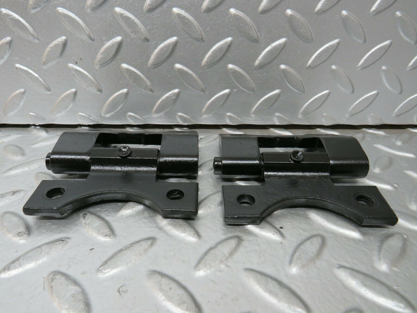 23890 Mercedes-Benz C107 450SLC Coupe Door Hinge Left Pair