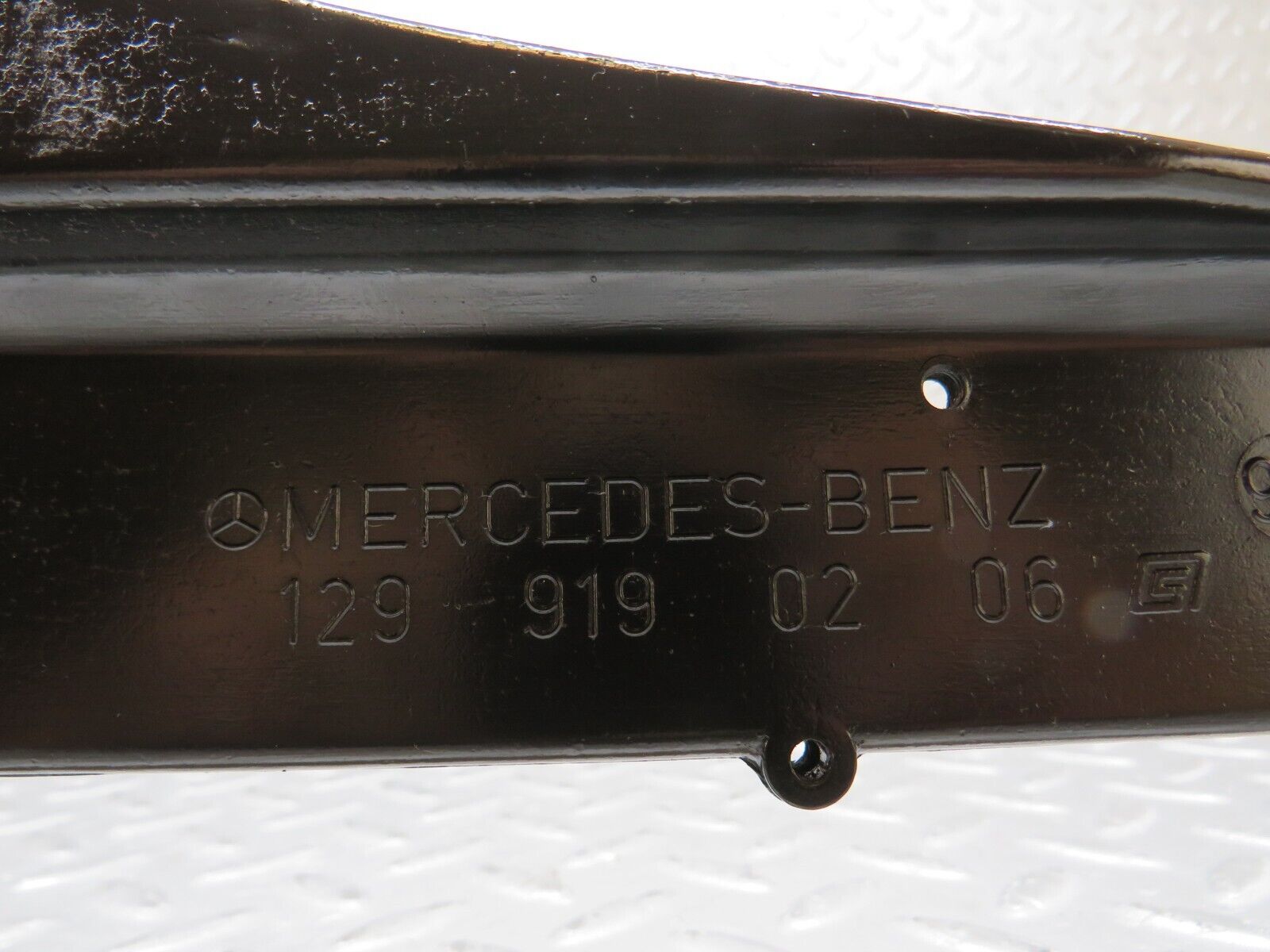36833 Mercedes-Benz R129 300SL-24 Front Left Seat Base 1299190006 1299190206