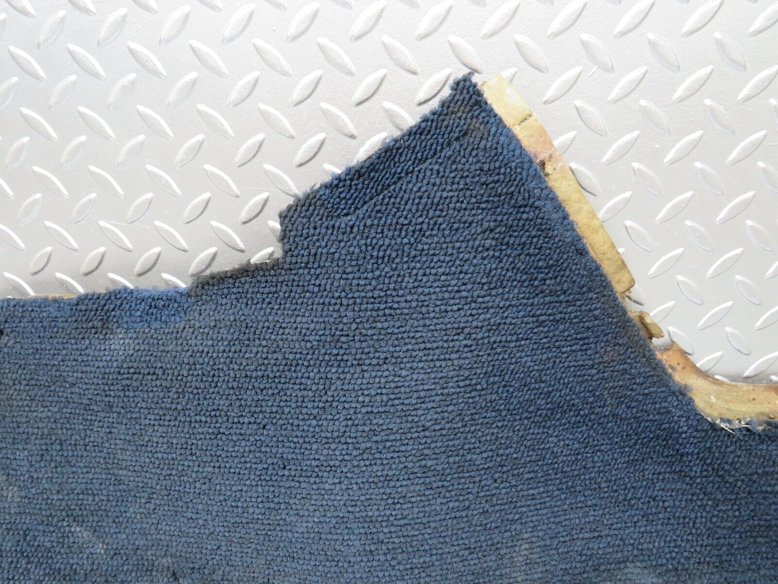 26863 Mercedes-Benz W123 240D Centre Console Carpet Left Side Blue