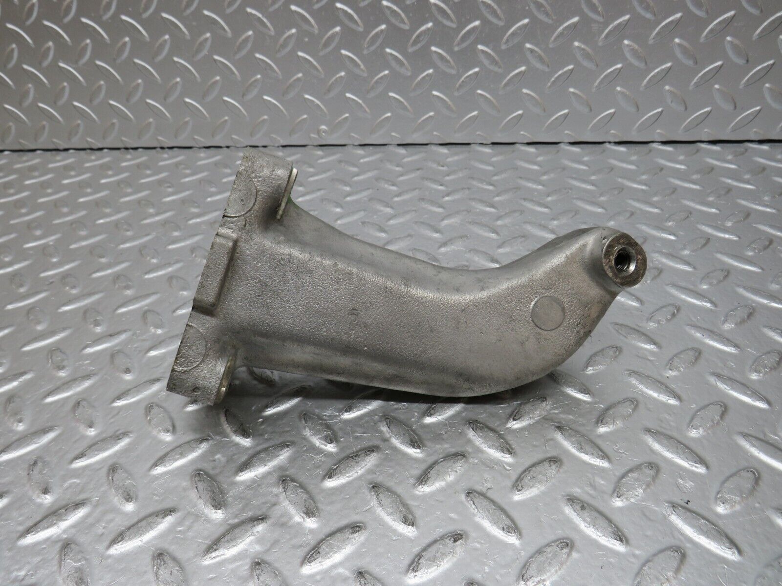 31045 Mercedes-Benz W123 200D Engine Mount Bracket Right Side 6152231404