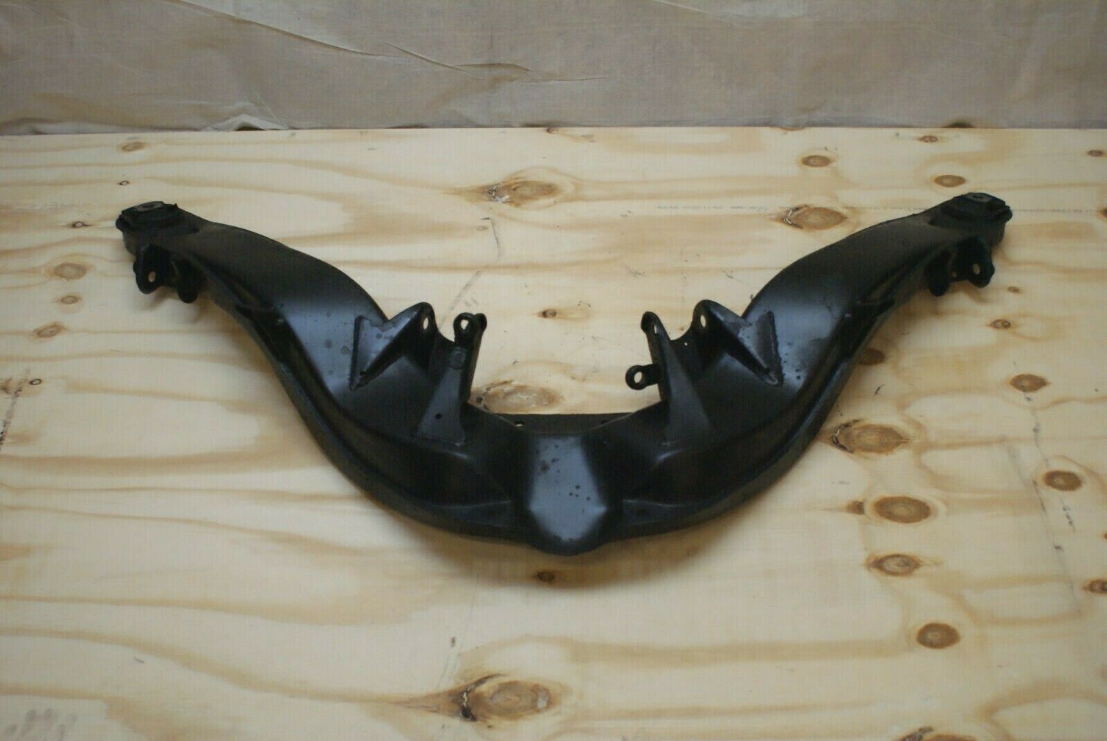 2484 Mercedes-Benz W123 280E Rear Subframe Axle Carrier Suspension