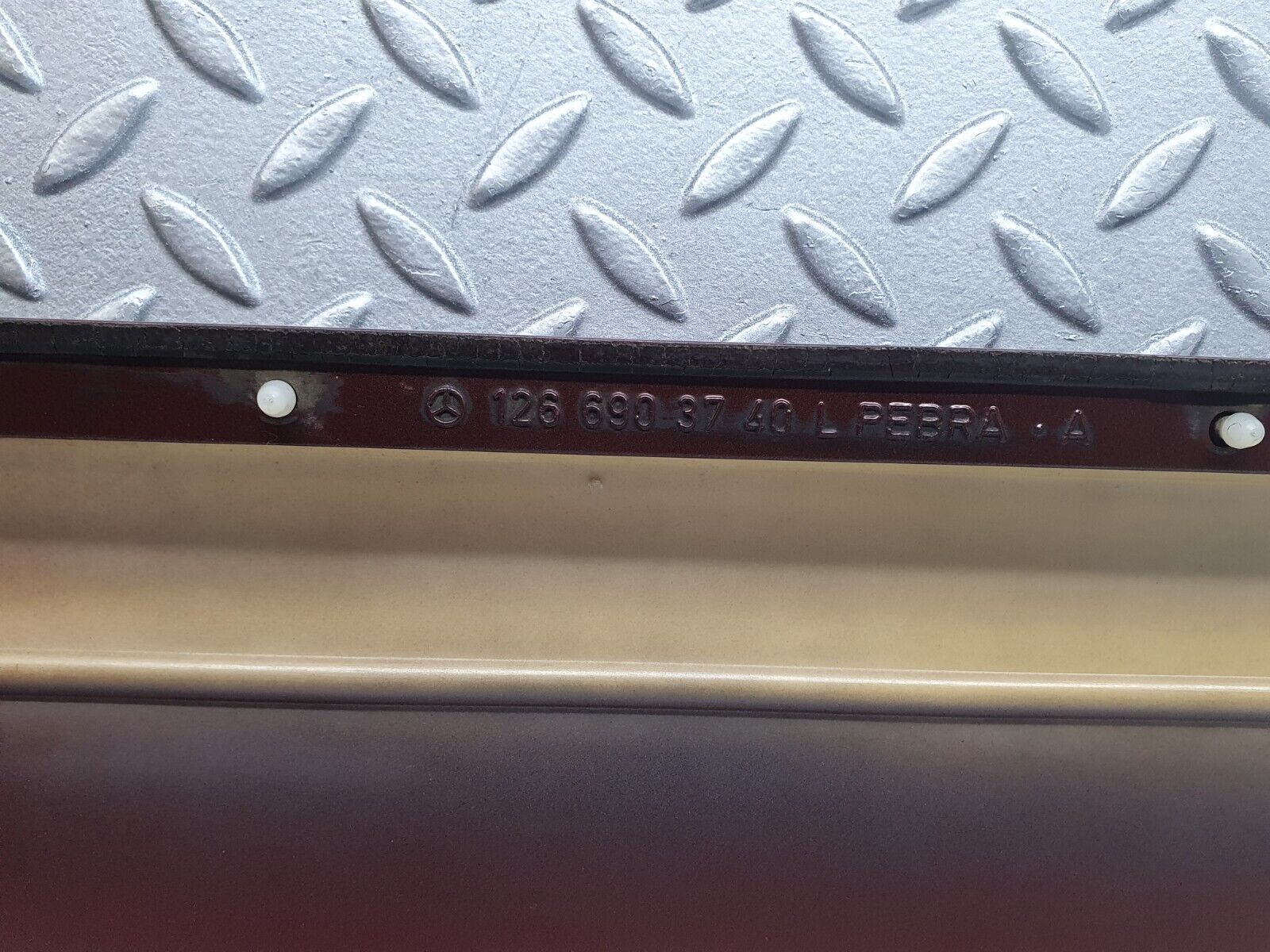 40911 Mercedes-Benz W126 300SE Front Left Door Moulding Trim 1266903740