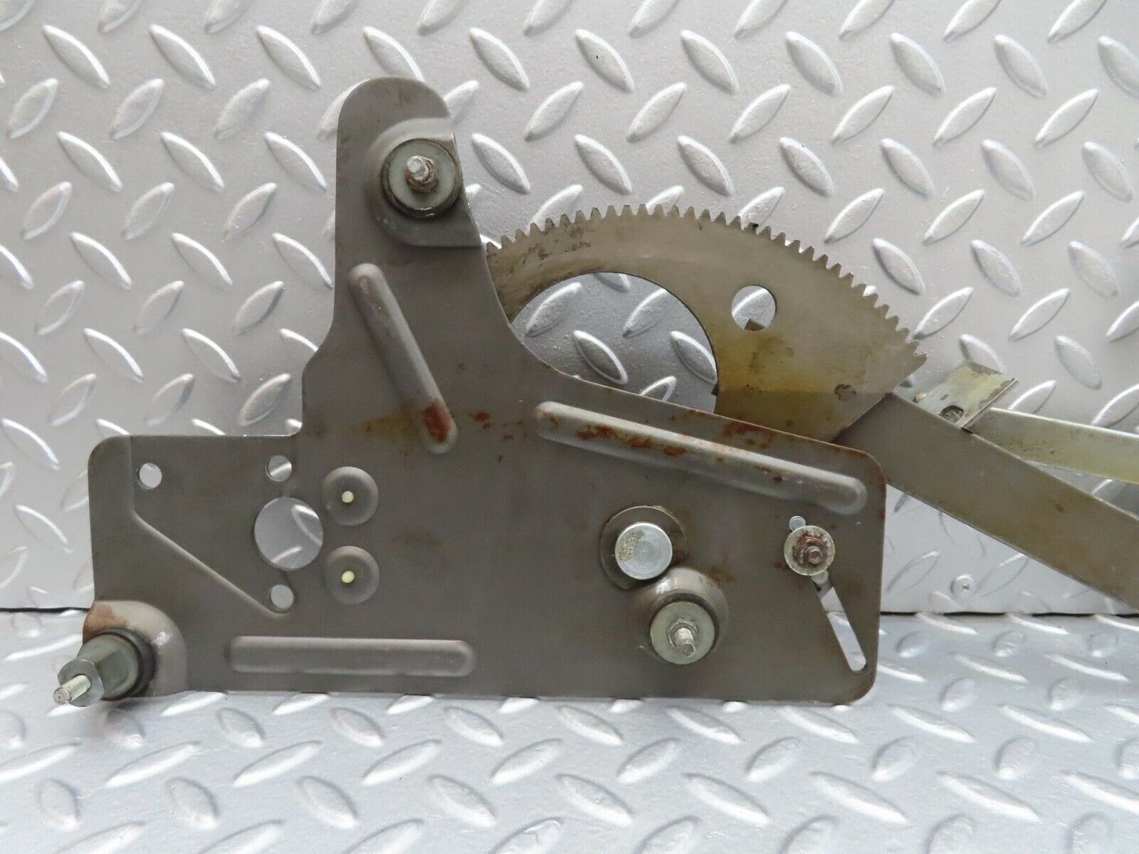 14003 Mercedes-Benz C107 280SLC Rear Left Power Window Regulator 1076700903