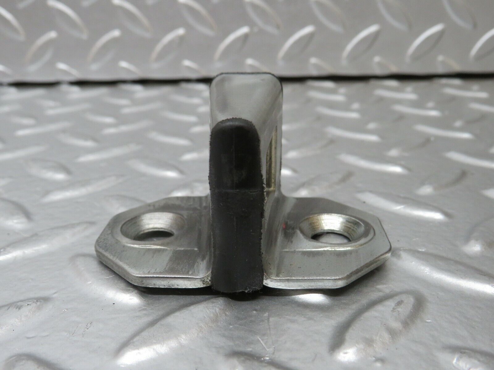 27744 Mercedes-Benz S124 300TE Wagon Door Lock Latch