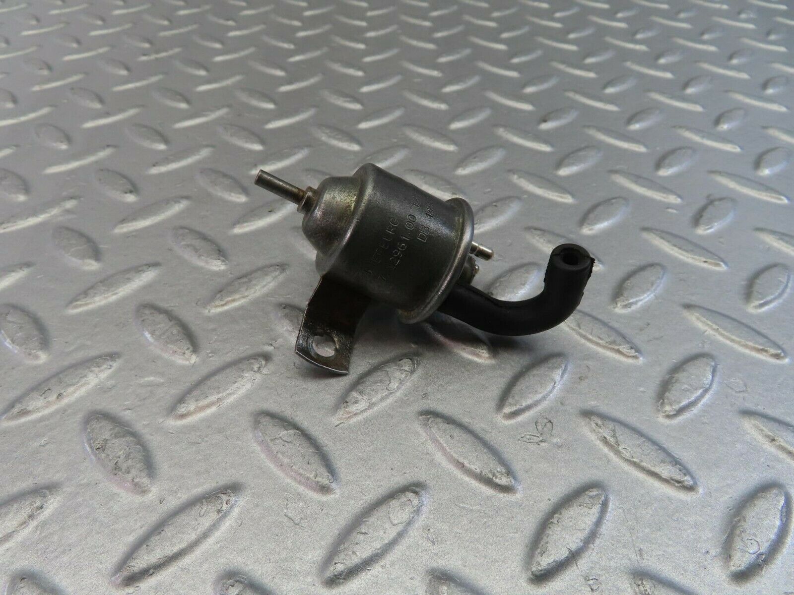 10039 Mercedes-Benz C123 280CE Coupe Egr Control Valve Pierburg 7.12691.00