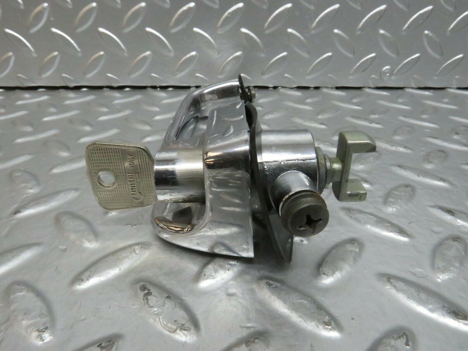 23714 Mercedes-Benz W114 280E Exterior Door Handle Front Right Key 1157600601