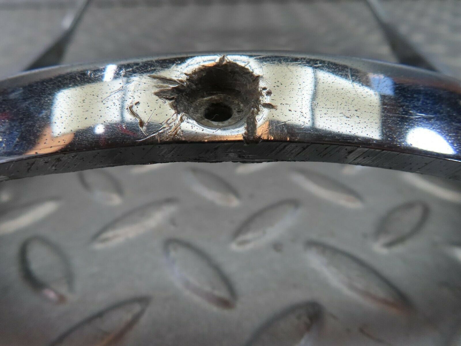 8125 Mercedes-Benz W108 Headlight Chrome Frame