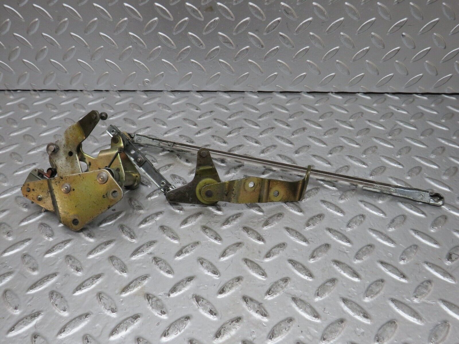 27413 Mercedes-Benz W123 280E Throttle Linkage 0025450114