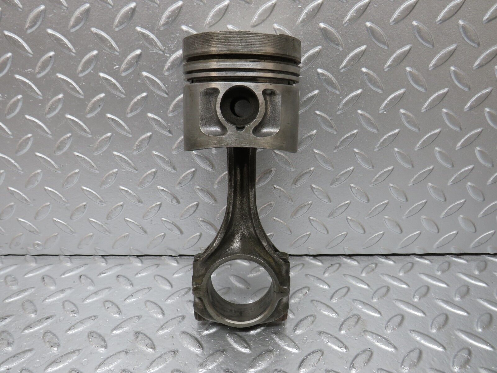 32932 Mercedes-Benz W123 300D Piston With Connecting Rod 90.875 mm 61502